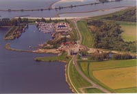 Gemaal Lovink en sluizen in aanbouw